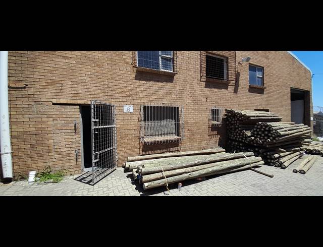2,217M² WAREHOUSE RENTED IN SIDWELL